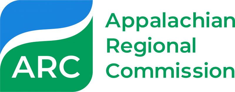 白色背景上的绿色文字显示：“Appalachian Regional Commission”，旁边是ARC标志